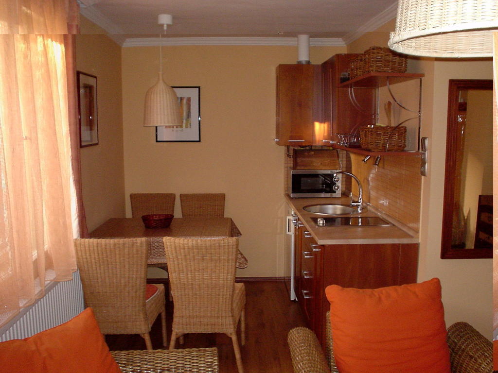 Oeroekzoeld Apartmanok Balatonfenyves Δωμάτιο φωτογραφία